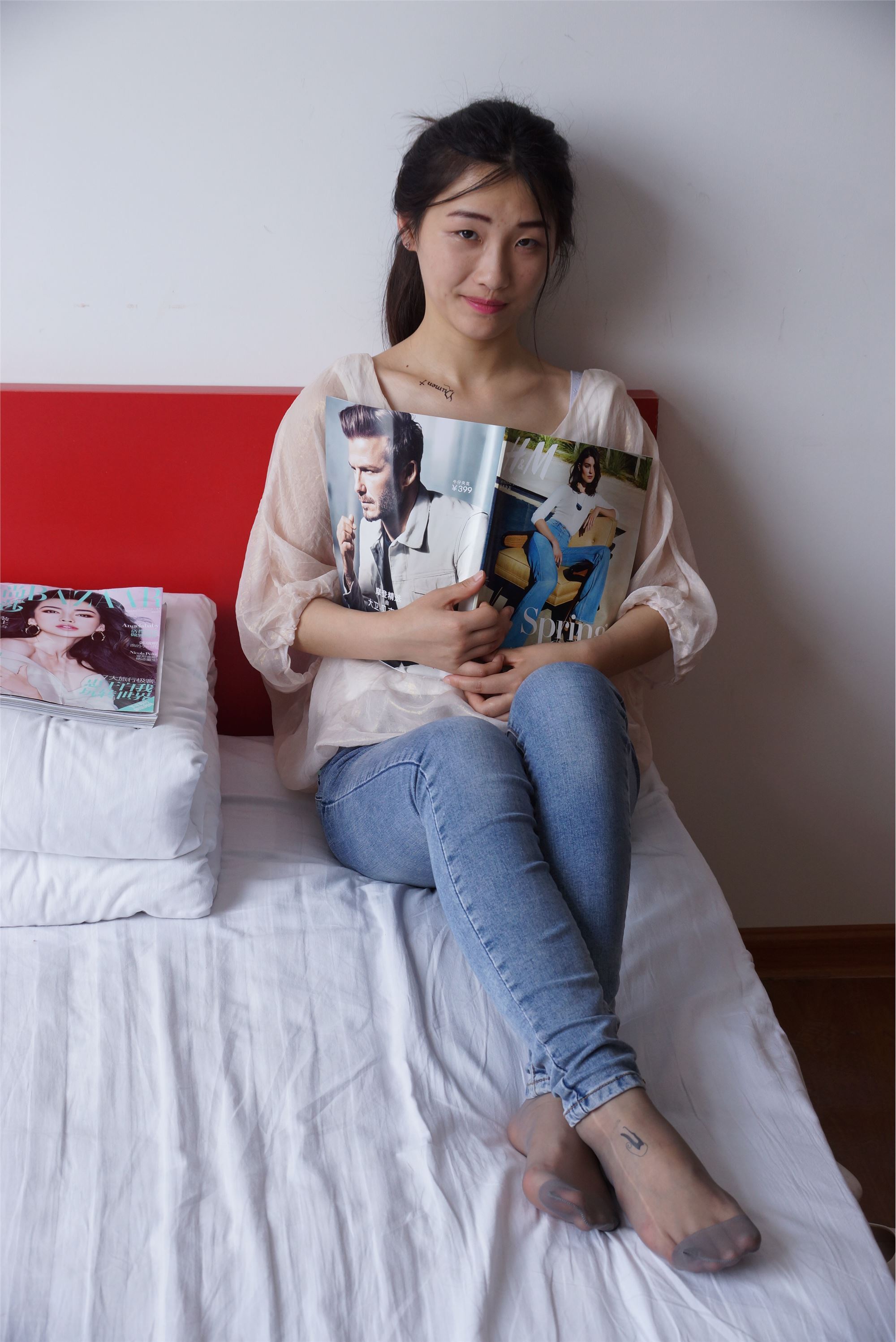 自由摄影 No.005 惬意的周末经典短灰丝陪你看看书